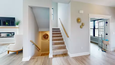 Entry Way - 636 Slate Run, Elgin, IL 60124 photo 3 of 3