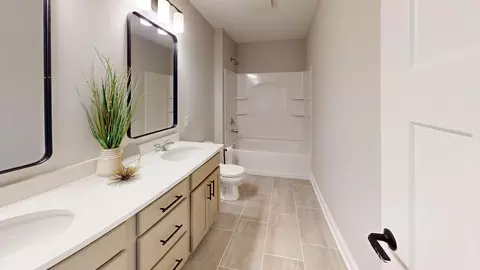 Bath - 636 Slate Run, Elgin, IL 60124 photo 3 of 4