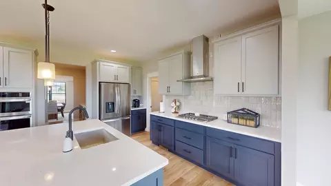 Kitchen - 636 Slate Run, Elgin, IL 60124 photo 2 of 5