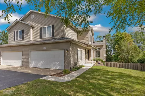1820 Country Hills Dr, Yorkville, IL 60560
