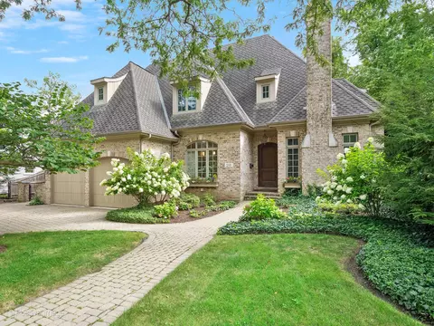 210 W Hickory St, Hinsdale, IL 60521