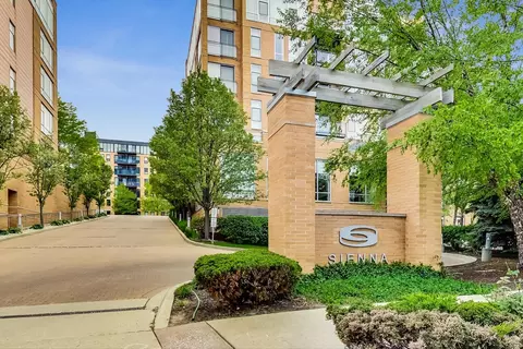 1720 Oak Ave #403, Evanston, IL 60201