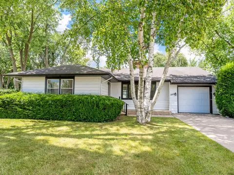 356 N Oplaine Rd, Gurnee, IL 60031