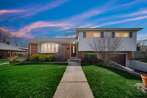Exterior - 136 N School St, Addison, IL 60101 photo 2 of 4