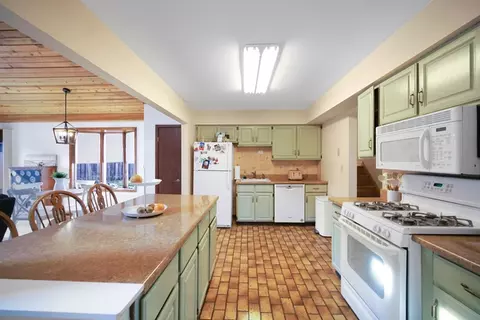 Kitchen - 136 N School St, Addison, IL 60101 photo 1 of 5