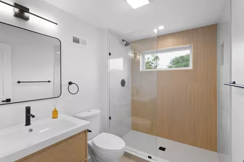 Bath - 1942 S 15th Ave, Broadview, IL 60155 photo 1 of 3