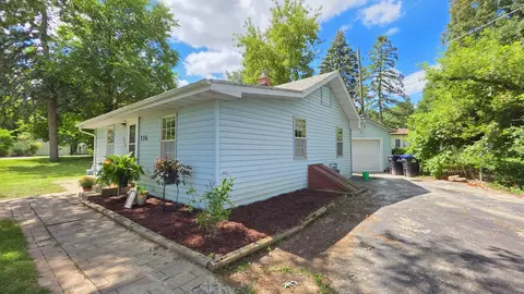 724 W Friendly Ave, Mchenry, IL 60051