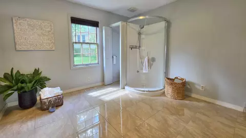 Bath - 724 W Friendly Ave, Mchenry, IL 60051 photo 1 of 2