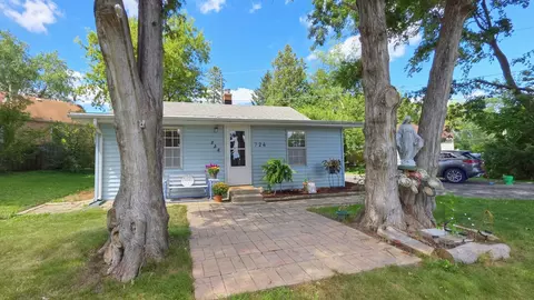 Exterior - 724 W Friendly Ave, Mchenry, IL 60051 photo 3 of 3