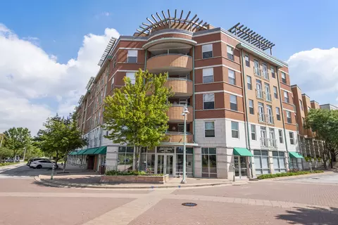 400 Village Cir #102, Willow Springs, IL 60480