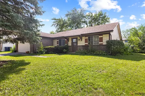 142 Cloverleaf Rd, Matteson, IL 60443