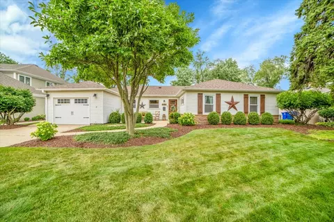 Exterior - 514 Turf Ln, Wheaton, IL 60187 photo 2 of 9