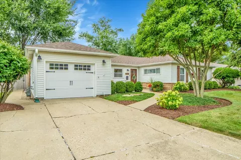 514 Turf Ln, Wheaton, IL 60187