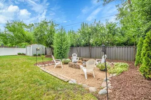 Exterior - 514 Turf Ln, Wheaton, IL 60187 photo 5 of 9