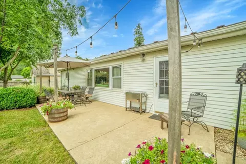 Exterior - 514 Turf Ln, Wheaton, IL 60187 photo 6 of 9