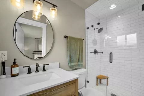 Bath - 514 Turf Ln, Wheaton, IL 60187 photo 3 of 4