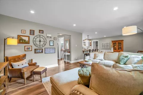 Living - 514 Turf Ln, Wheaton, IL 60187 photo 1 of 2