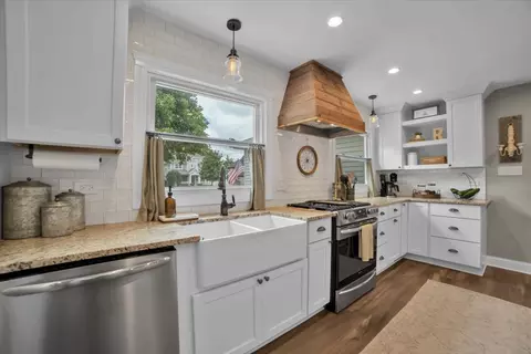 Kitchen - 514 Turf Ln, Wheaton, IL 60187 photo 3 of 3