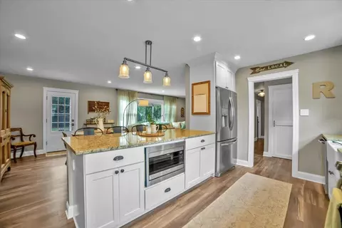 Kitchen - 514 Turf Ln, Wheaton, IL 60187 photo 2 of 3