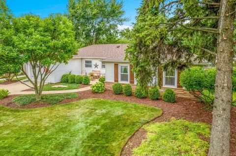 Exterior - 514 Turf Ln, Wheaton, IL 60187 photo 8 of 9