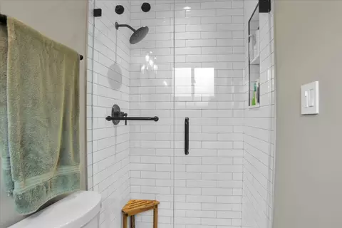 Bath - 514 Turf Ln, Wheaton, IL 60187 photo 4 of 4