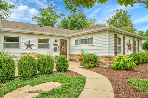 Exterior - 514 Turf Ln, Wheaton, IL 60187 photo 1 of 9