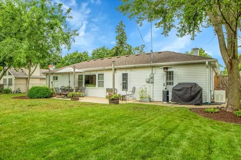 Exterior - 514 Turf Ln, Wheaton, IL 60187 photo 4 of 9
