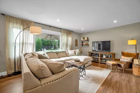 Living - 514 Turf Ln, Wheaton, IL 60187 photo 2 of 2