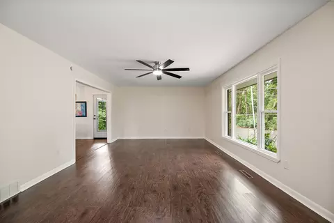 Living - 22 Erin Ln, Kankakee, IL 60901 photo 1 of 5