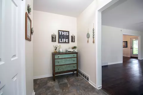 Entry Way - 22 Erin Ln, Kankakee, IL 60901 photo 2 of 3