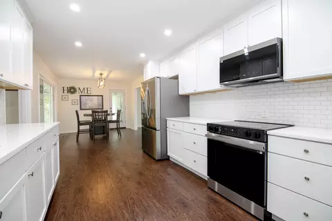 Kitchen - 22 Erin Ln, Kankakee, IL 60901 photo 3 of 4