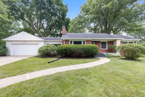 2033 Edgebrook Dr, Rockford, IL 61107