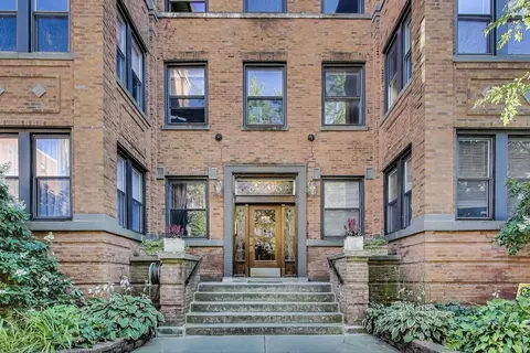 845 W Ainslie Ave #2W, Chicago, IL 60640