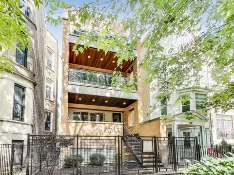 3743 N Kenmore Ave #1, Chicago, IL 60613