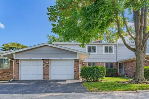 1965 N Jamestown Dr, Palatine, IL 60074