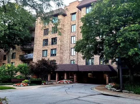 3810 Mission Hills Dr #202, Northbrook, IL 60062
