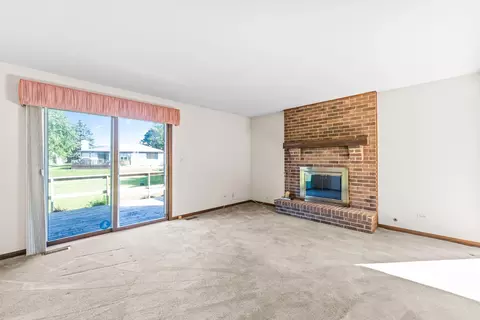 90 N Prairie Dr, Addison, IL 60101 photo 6