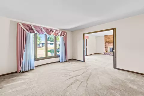 90 N Prairie Dr, Addison, IL 60101 photo 3