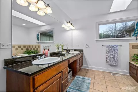 Bath - 16127 Gamay Dr, Plainfield, IL 60586 photo 3 of 5