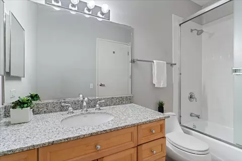 Bath - Undisclosed, Chicago, IL 60611 photo 2 of 3