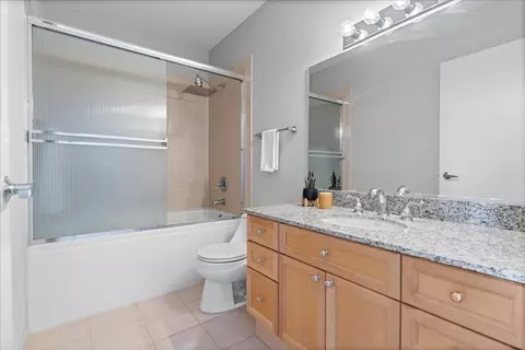 Bath - Undisclosed, Chicago, IL 60611 photo 1 of 3