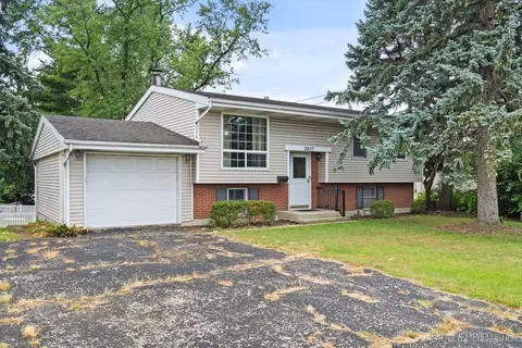 2807 75th St, Woodridge, IL 60517