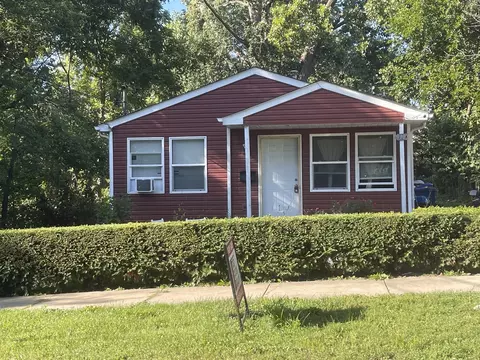 910 Cummings Ave, Waukegan, IL 60085