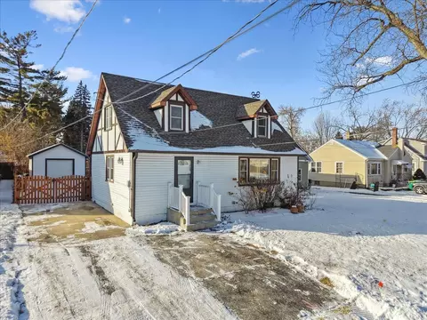 38 Lippincott Rd, Fox Lake, IL 60020