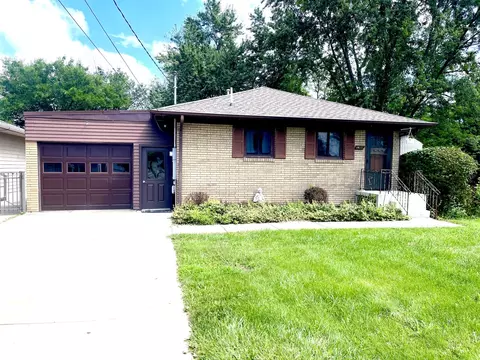 1415 Plain St, Peru, IL 61354