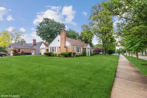 Exterior - 402 Berry Rd, Barrington, IL 60010 photo 3 of 6