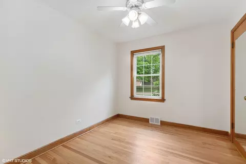 Bedroom - 402 Berry Rd, Barrington, IL 60010 photo 2 of 3