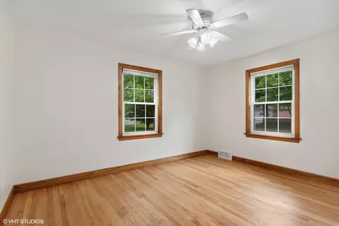 Bedroom - 402 Berry Rd, Barrington, IL 60010 photo 1 of 3