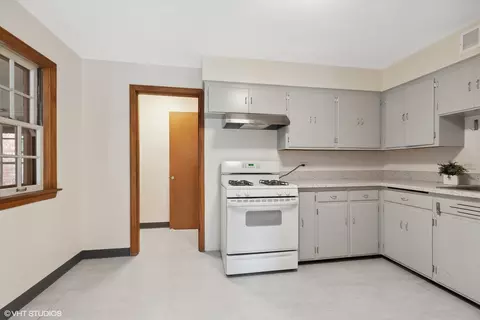 Kitchen - 402 Berry Rd, Barrington, IL 60010 photo 2 of 2