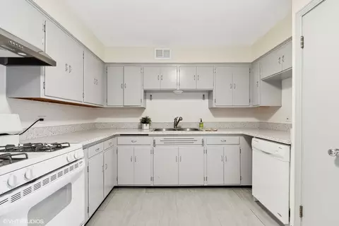 Kitchen - 402 Berry Rd, Barrington, IL 60010 photo 1 of 2